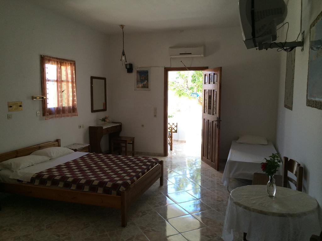 Mihalis Studios Lakki  Room photo