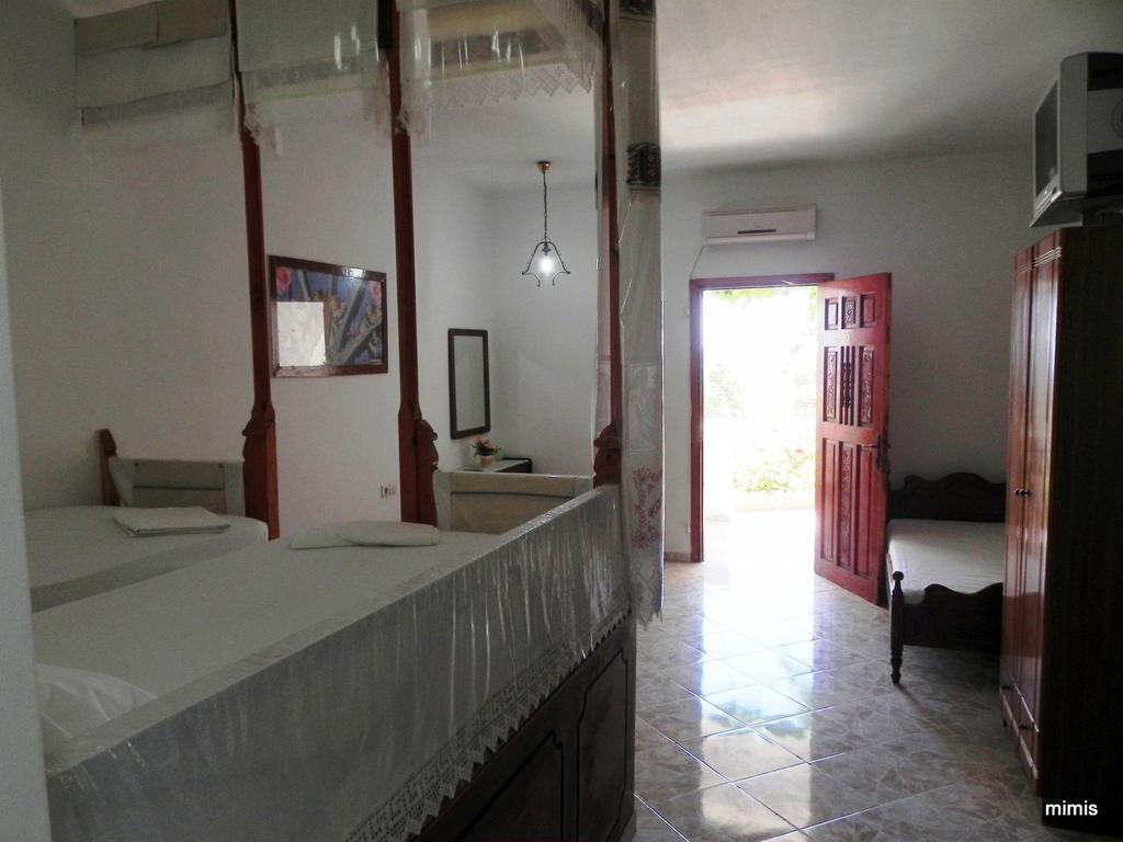 Mihalis Studios Lakki  Room photo
